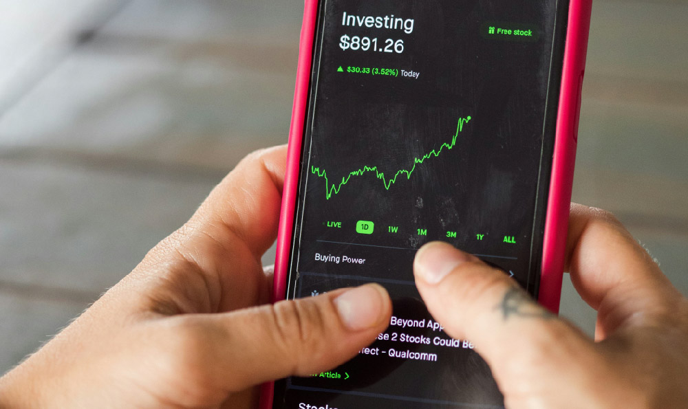 How Many Americans Invest in Stocks? Who's Investing?
