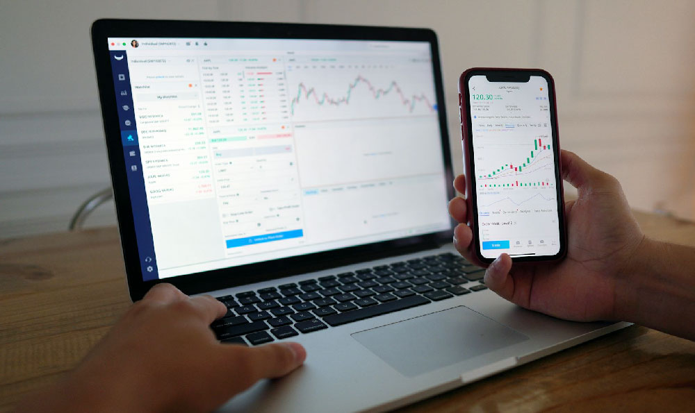 Can I Work Part-Time and Still Get Unemployment Benefits?
