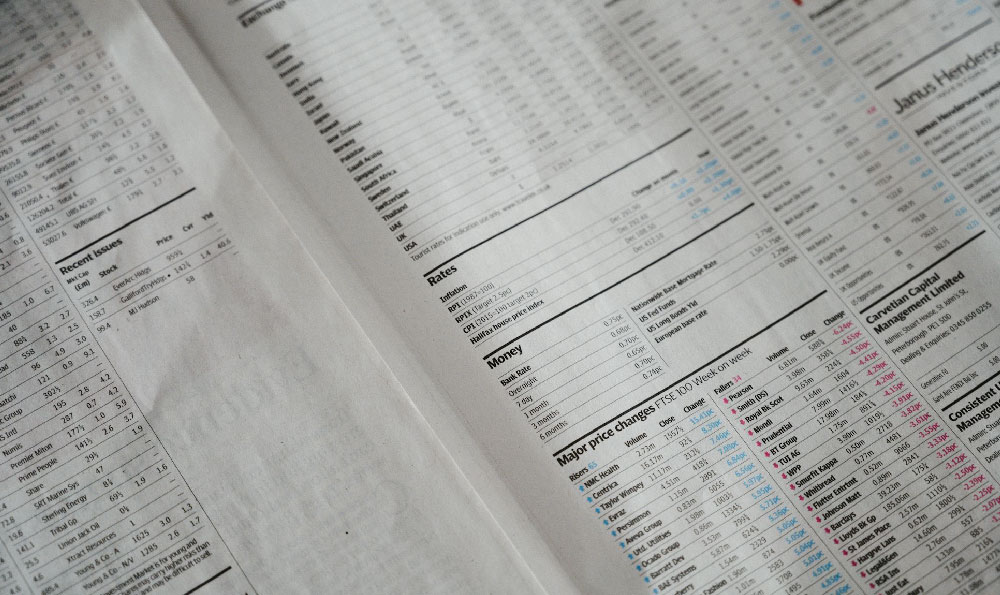 Investing in Insurance Companies: A Wise Move? What Are the Best Strategies?
