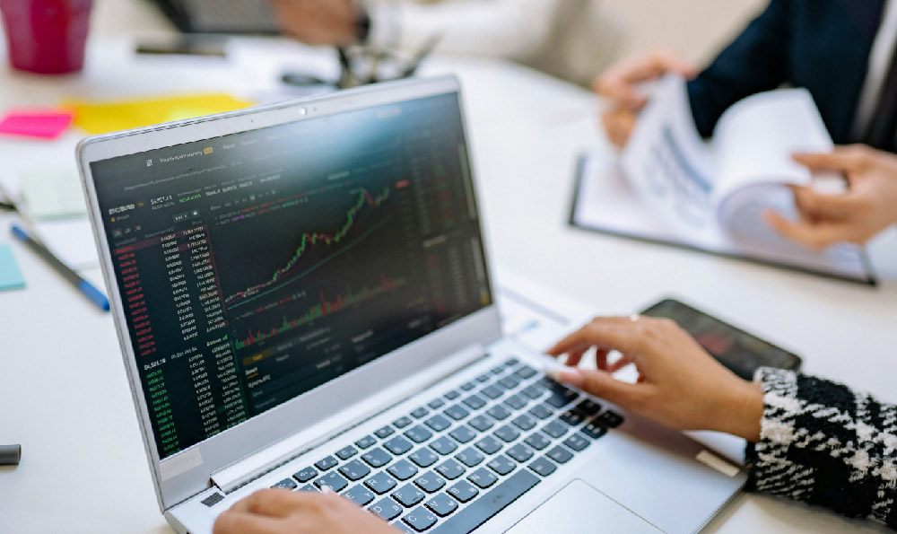 

How Music Artists Earn Income: Monetization Strategies and Revenue Sources