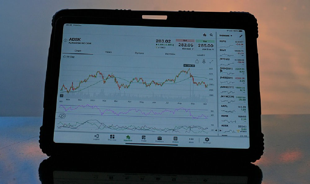 Is Fidelity Investments public? Can you buy Fidelity stock?
