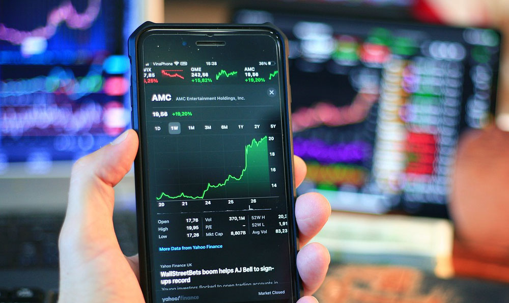 Is the S&P 500 a Wise Investment, or a Risky Gamble?
