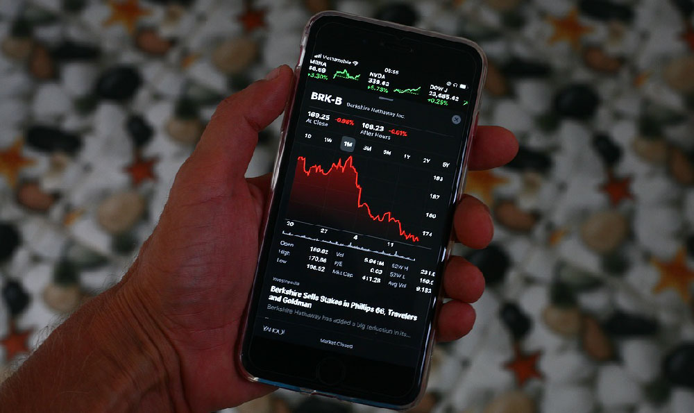 Venmo's Revenue Model: How It Makes Money and Earns Profit